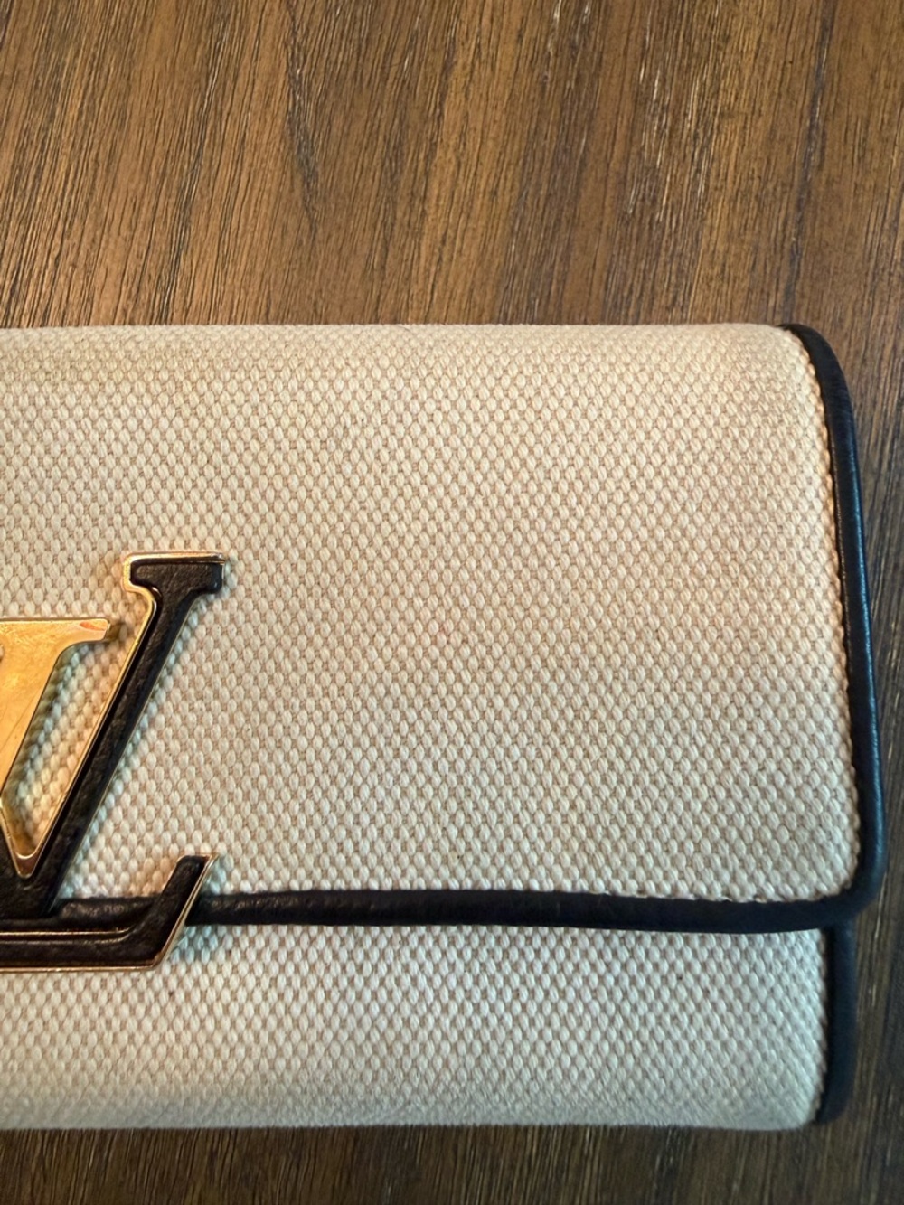 Louis Vuitton Capucines Wallet with Black Trim and Gold LV Emblem - Picture 4 of 10